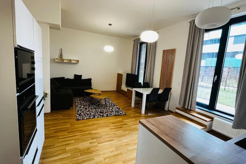 Apartment Holesovice, Garden, Garage Praga Exterior foto